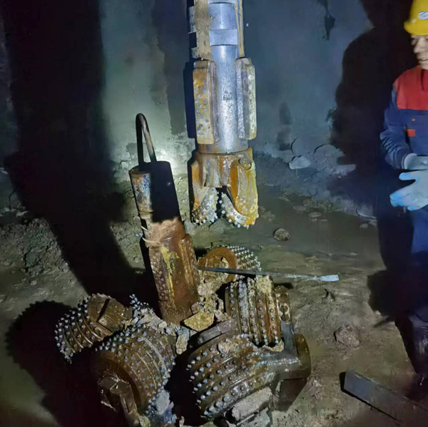 1654065787148536.jpg 反井鉆機(jī)擴(kuò)孔大鉆頭.jpg