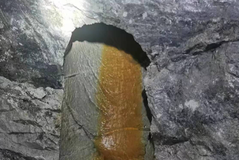 礦山術(shù)語：瓦斯抽放、通風(fēng)  充填、排水、通風(fēng)、溜礦、安全通道